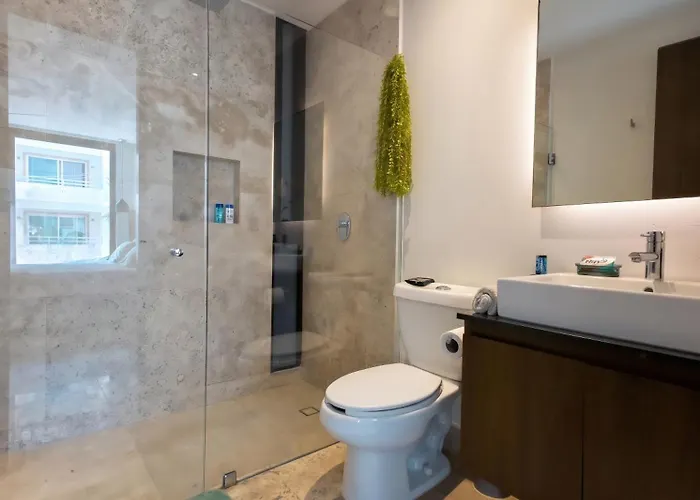 Mit Pool, King-size Bed, Balkon *
