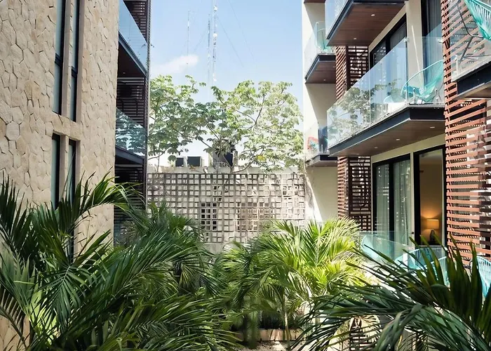 Mit Pool, King-size Bed, Balkon *